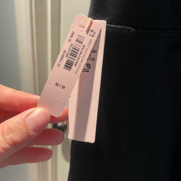 Victoria Secret On Point Black Leggings Medium NWT - Picture 4 of 4